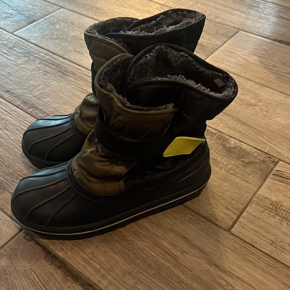 The Children’s Place faux fur lined snow boots, sz 4